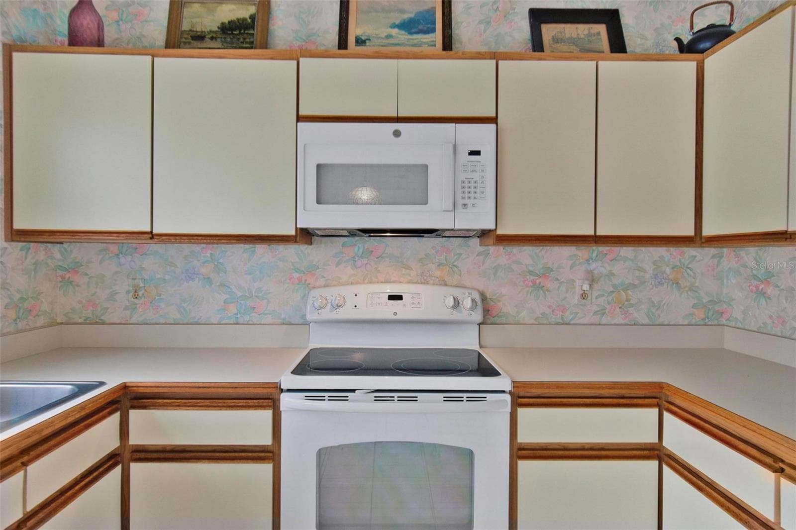 Kitchen in mint condition - 50 MEDFORD DR, PALM COAST