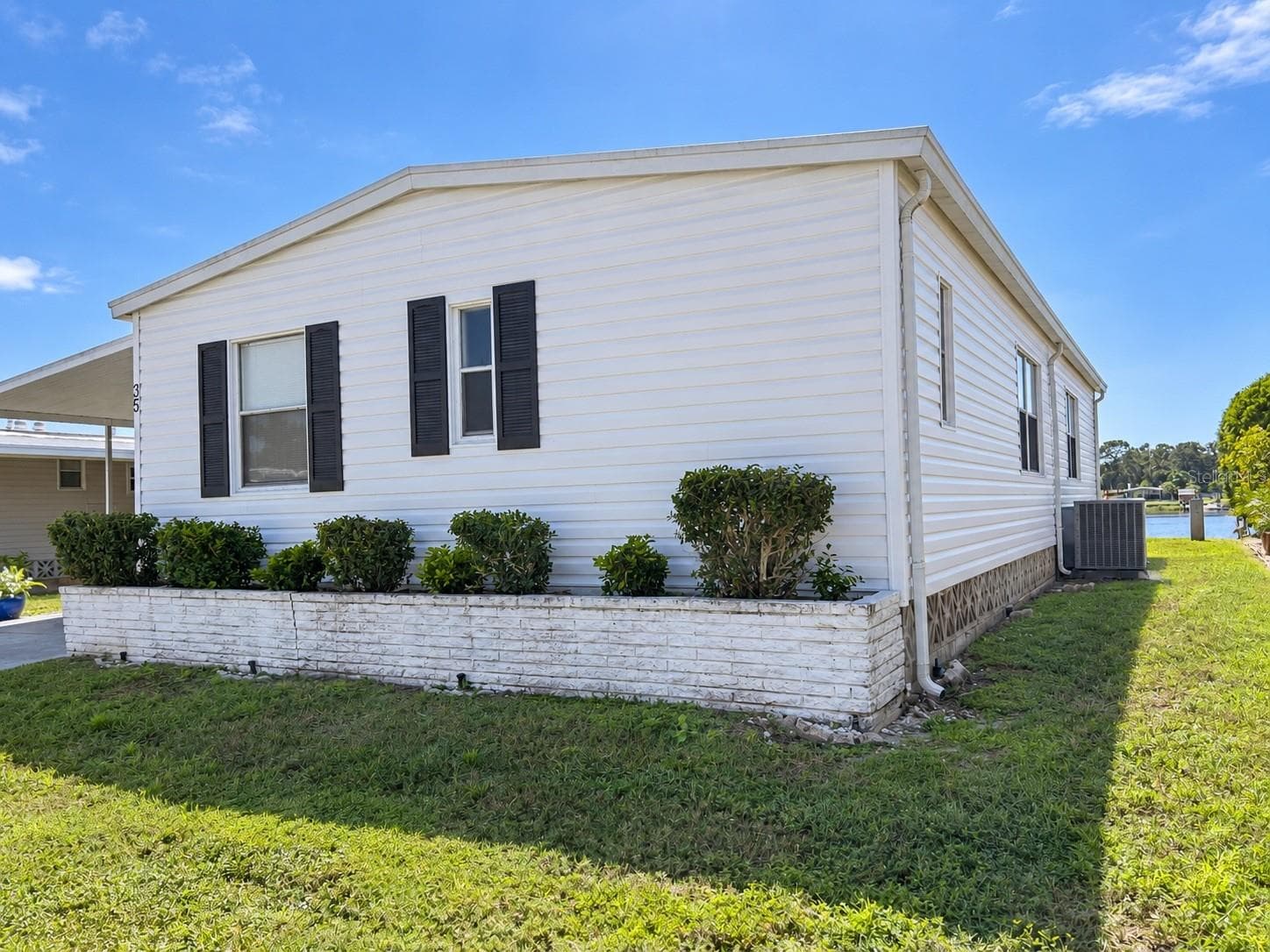 Lakefront living - 808 53RD AVE E #35, BRADENTON