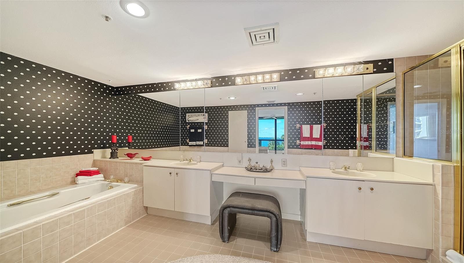 Condominium at 2110 HARBOURSIDE DR #523, LONGBOAT KEY, photo 23 of 62