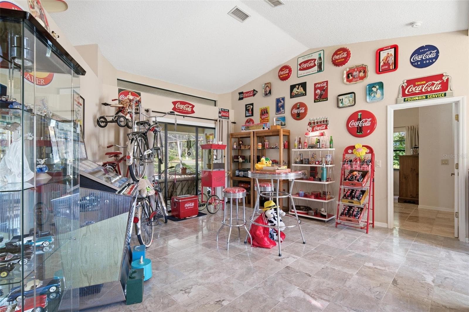 Single Family Residence at 3355 W BIRDS NEST DR, BEVERLY HILLS, photo 17 of 61