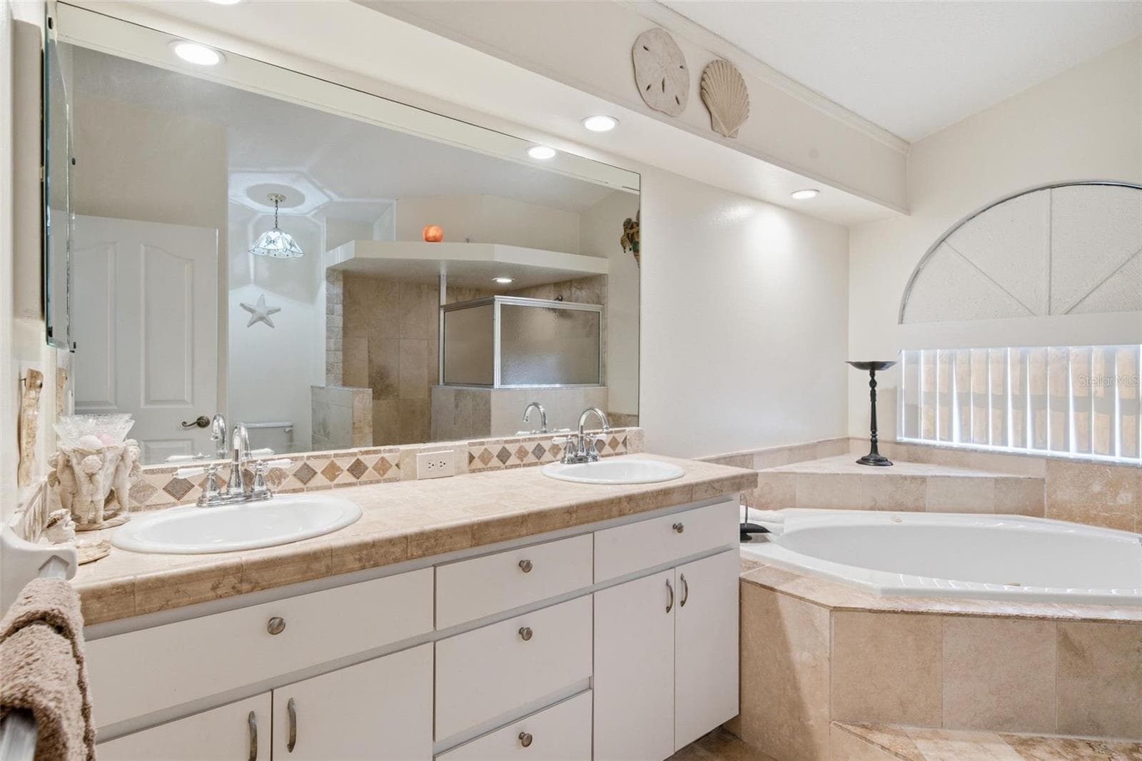 Single Family Residence at 3355 W BIRDS NEST DR, BEVERLY HILLS, photo 21 of 61
