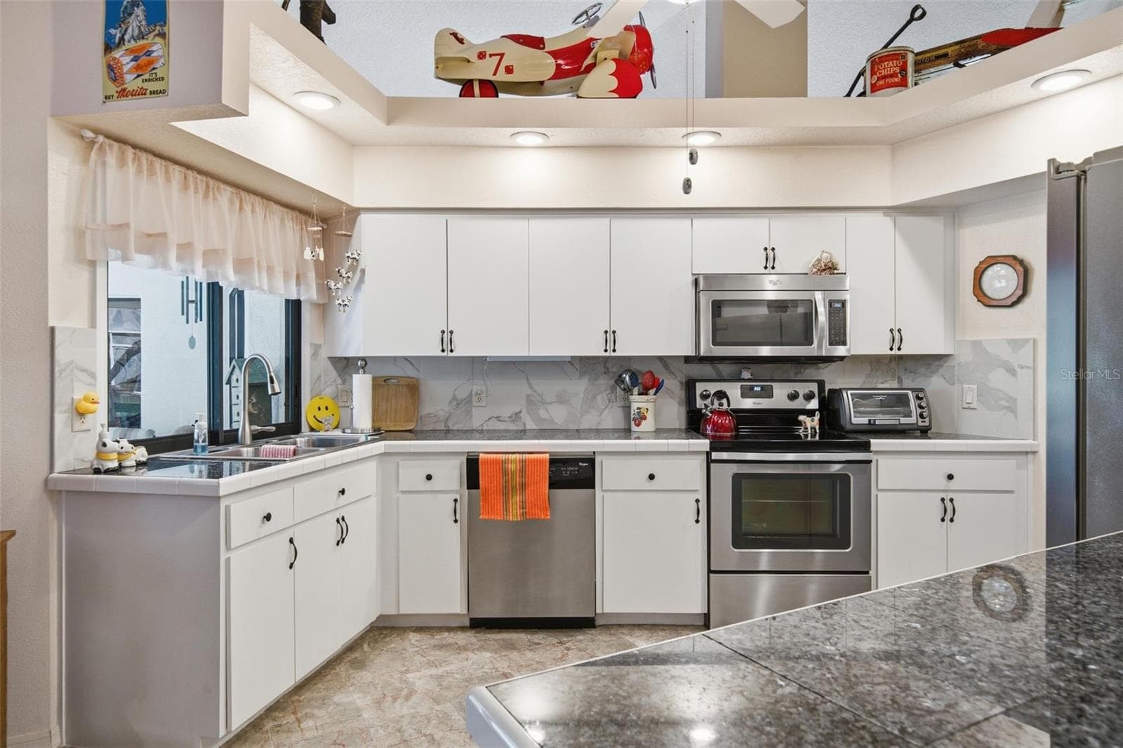 Single Family Residence at 3355 W BIRDS NEST DR, BEVERLY HILLS, photo 34 of 61