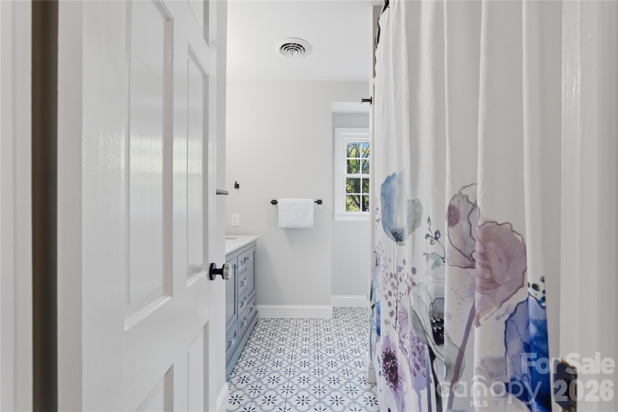 Main bathroom on upper level with double showerhead and original tub - 1200 Charter Place, Charlotte