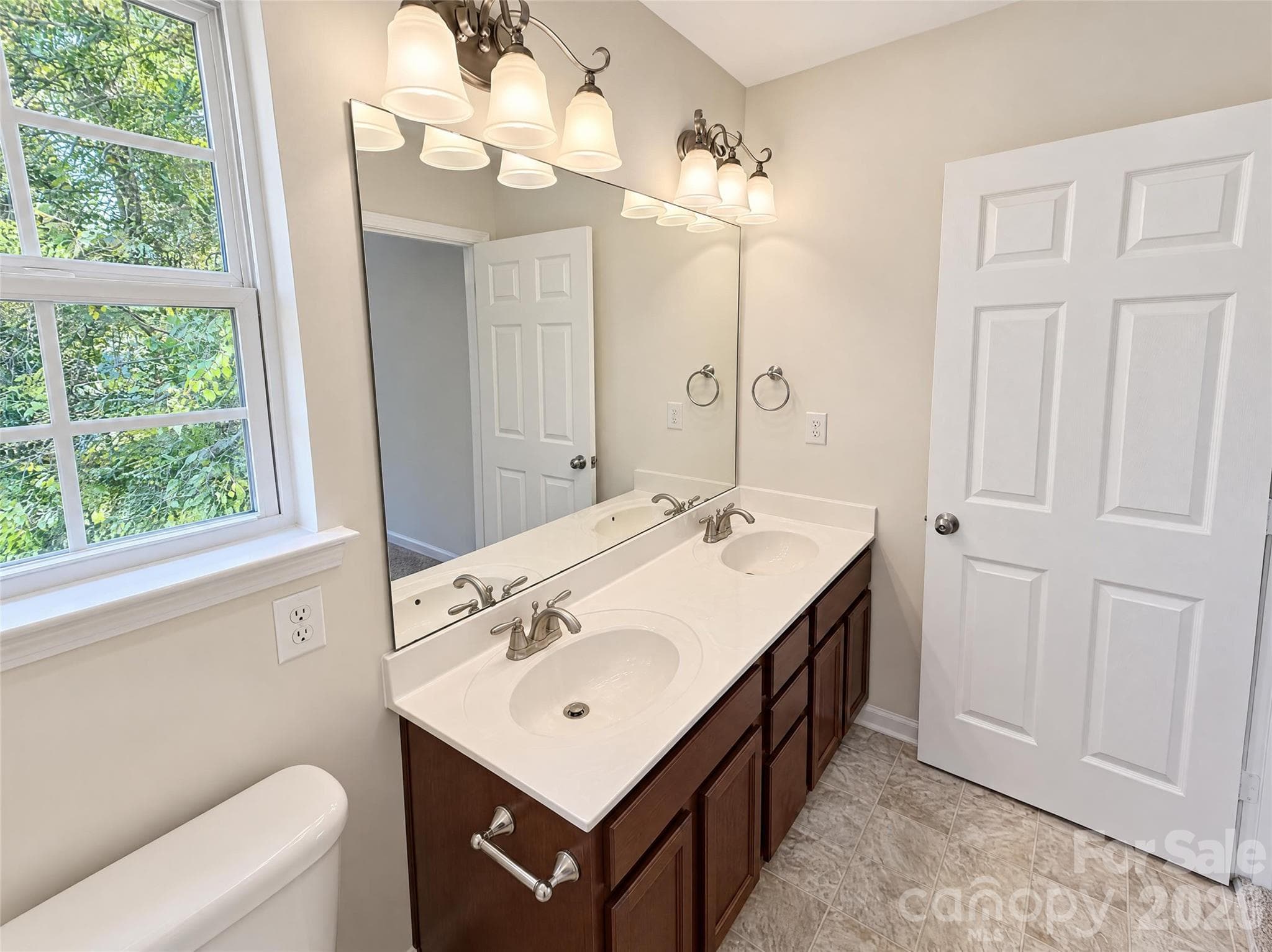 Single Family Residence at 2424 Sloan Drive, Charlotte, photo 13 of 23