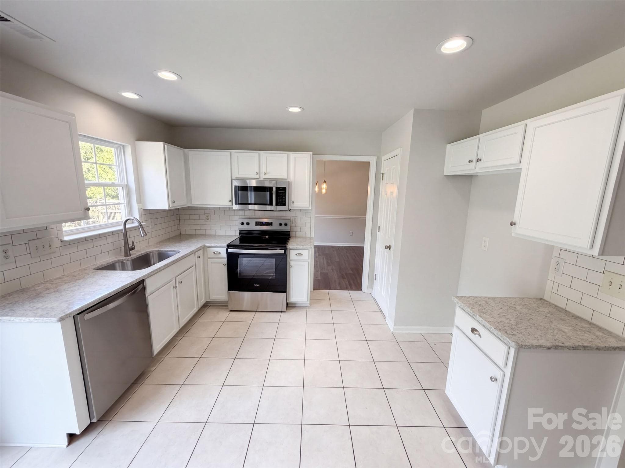 Single Family Residence at 815 Southridge Drive, Monroe, photo 2 of 27