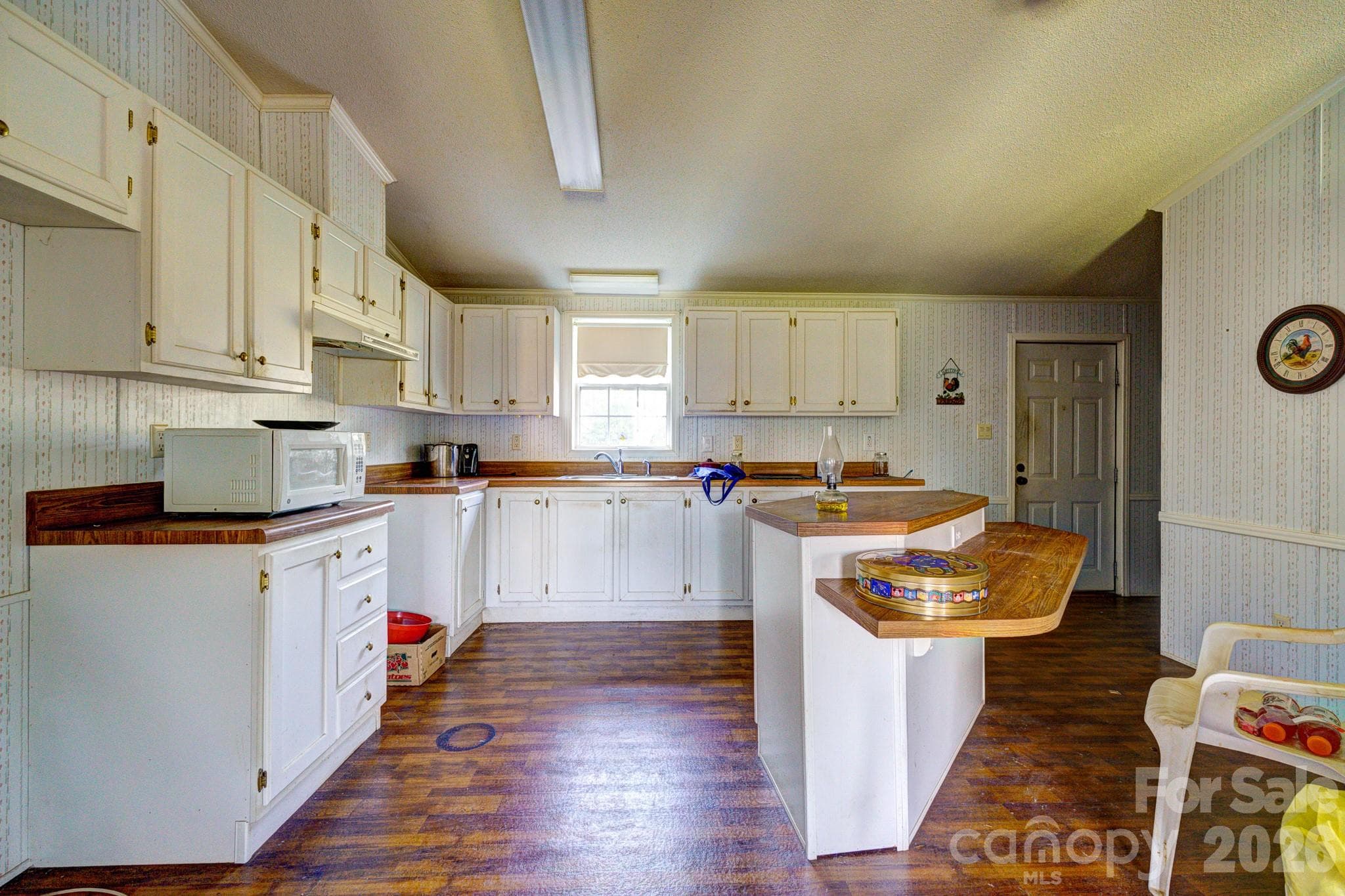 Single Family Residence at 171 Aderholdt Road, Bessemer City, photo 5 of 12