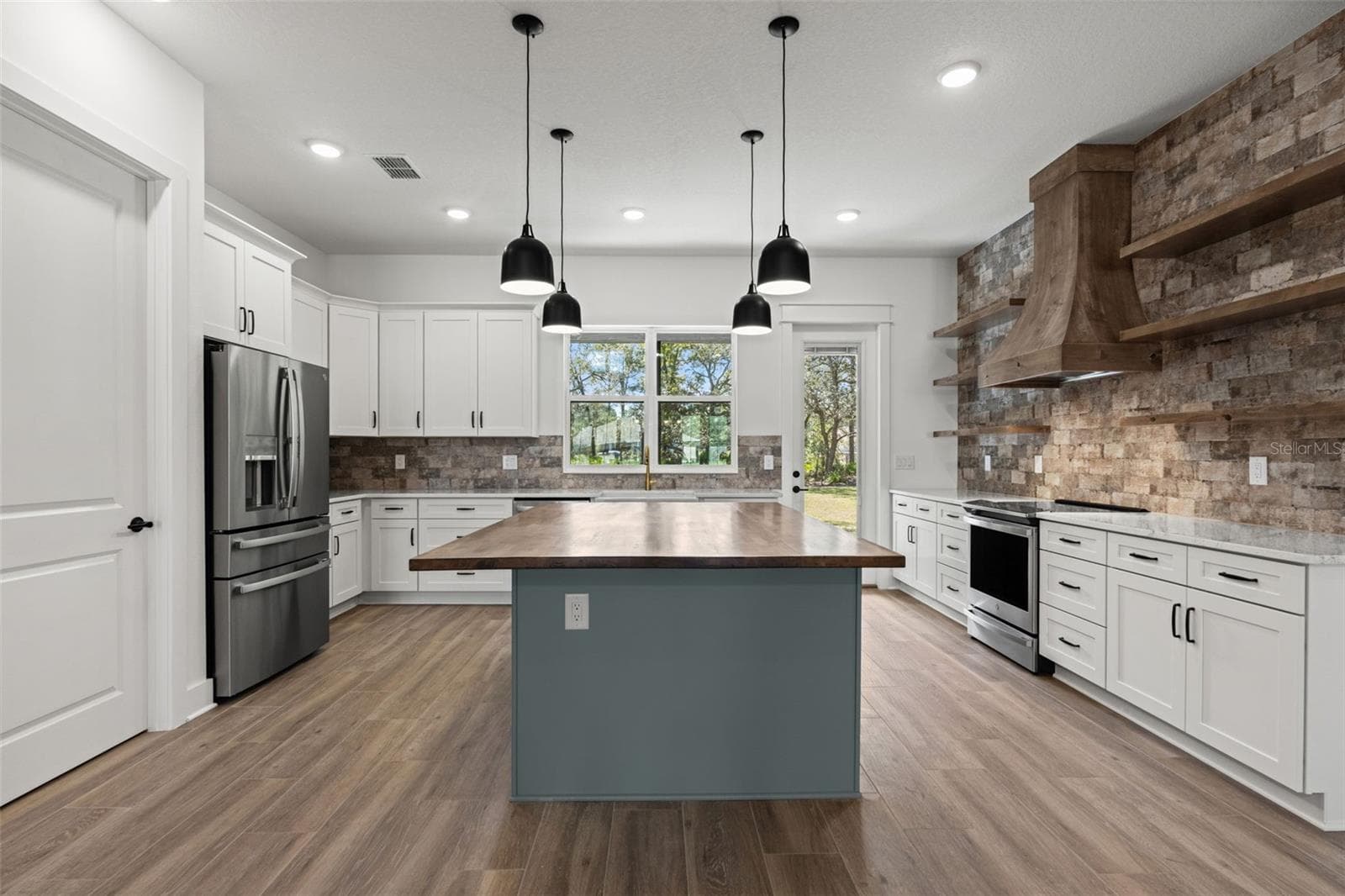 Single Family Residence at 10380 YELLOWSTONE, WEEKI WACHEE, photo 12 of 48