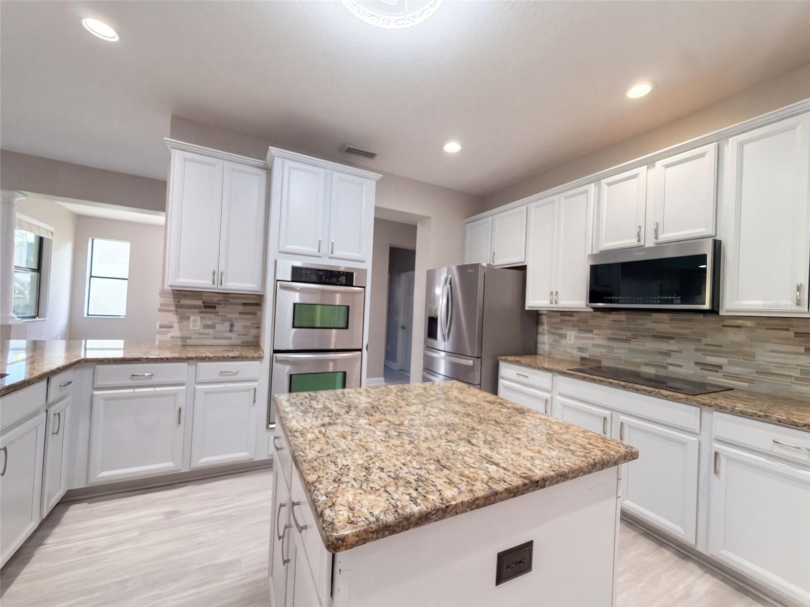 Single Family Residence at 12424 BELCROFT DR, RIVERVIEW, photo 2 of 34