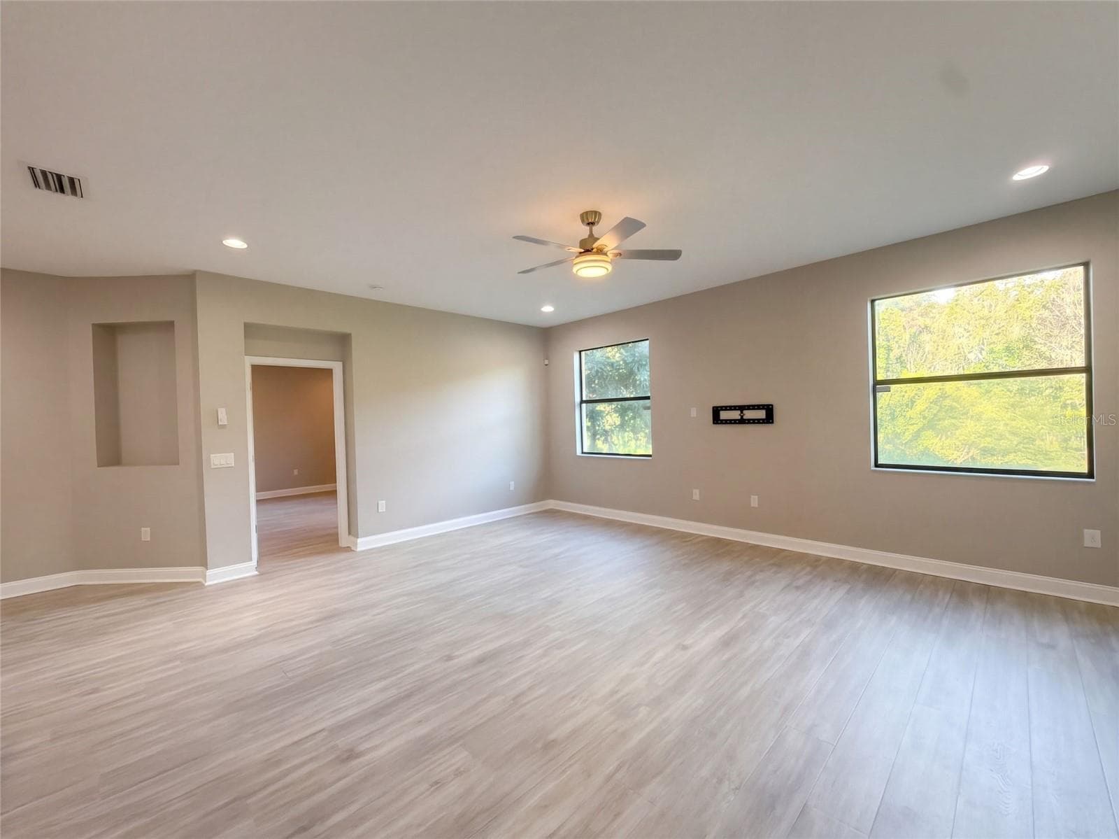Single Family Residence at 12424 BELCROFT DR, RIVERVIEW, photo 3 of 34
