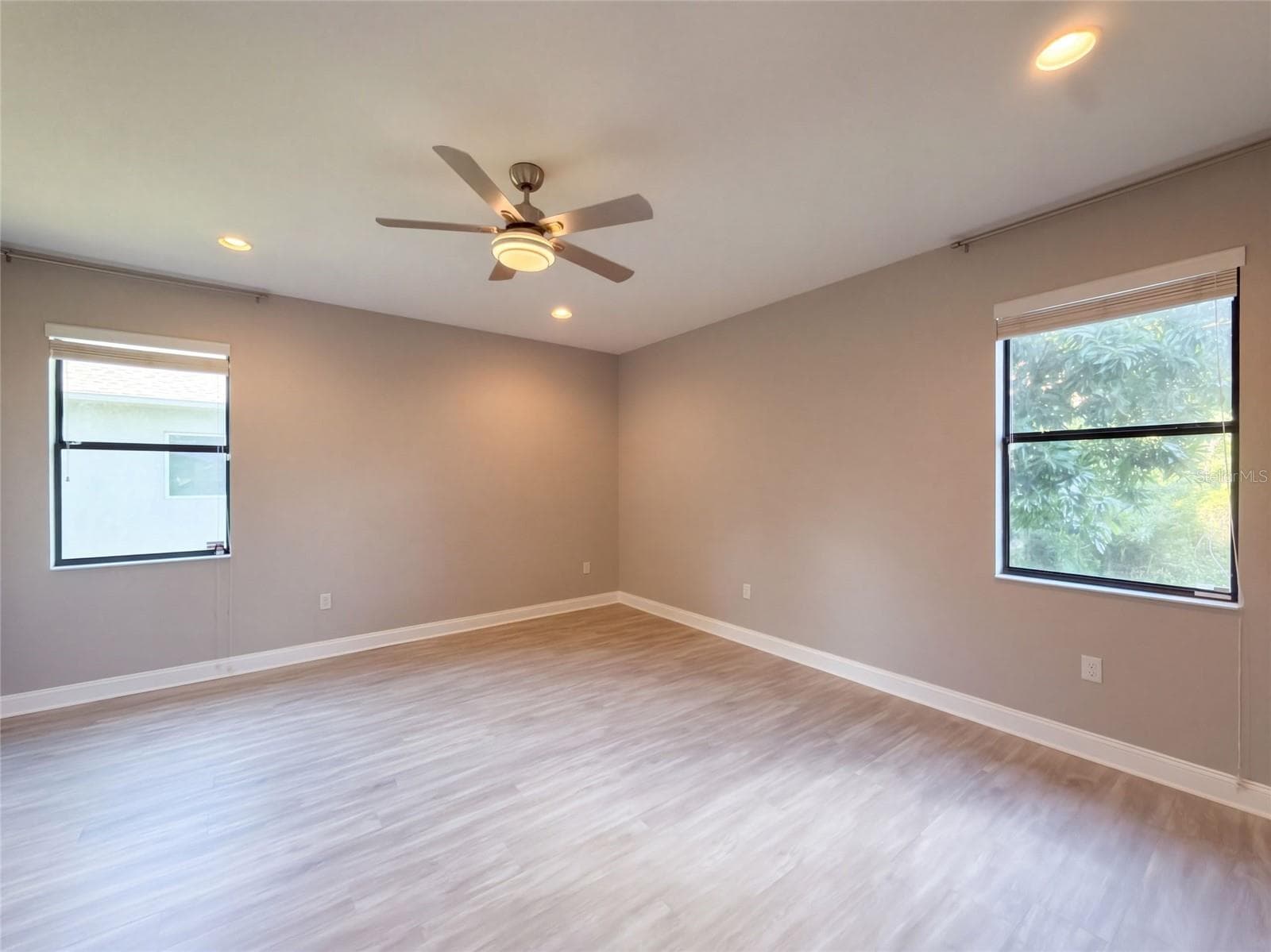 Single Family Residence at 12424 BELCROFT DR, RIVERVIEW, photo 4 of 34