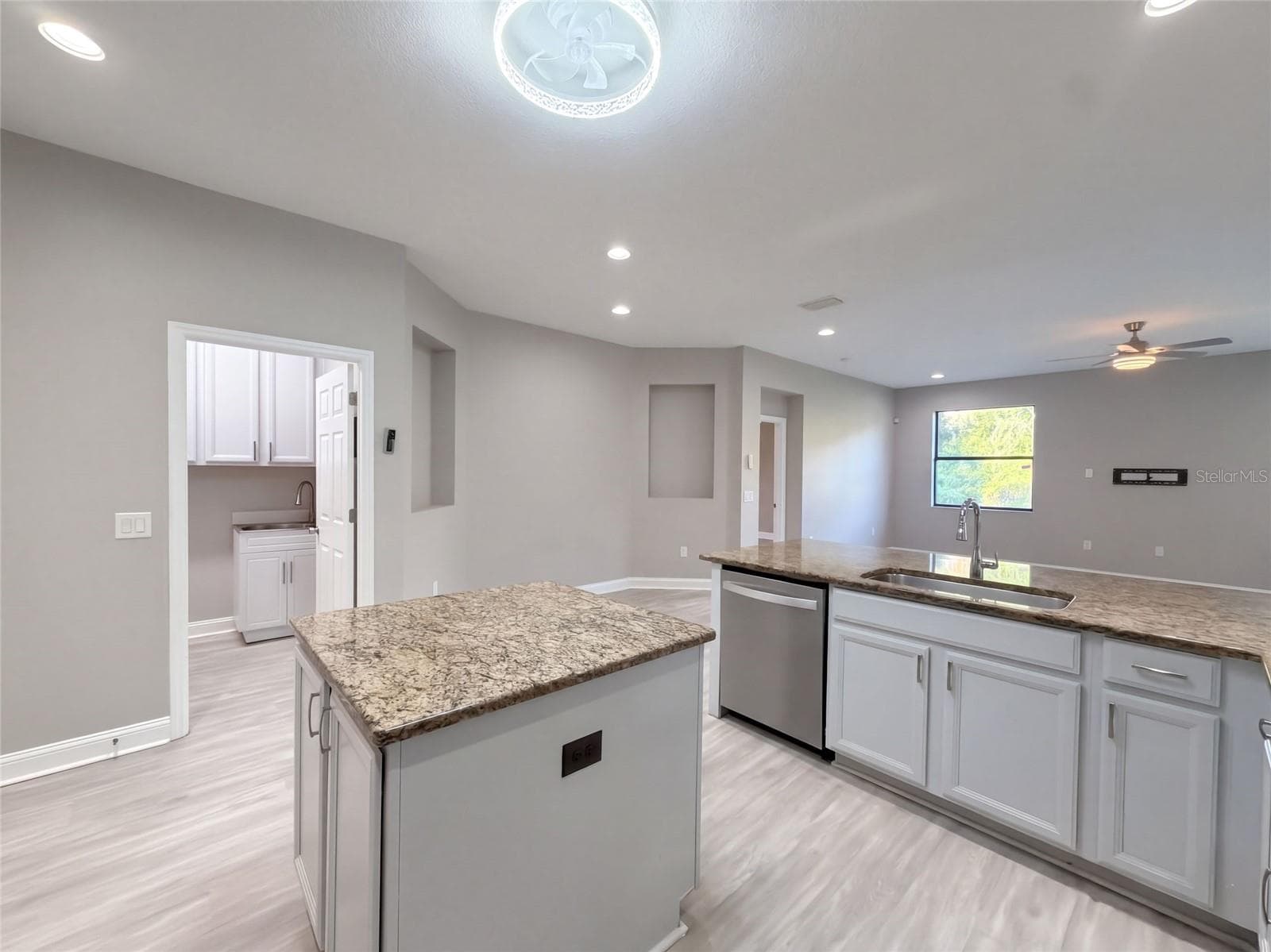 Single Family Residence at 12424 BELCROFT DR, RIVERVIEW, photo 7 of 34