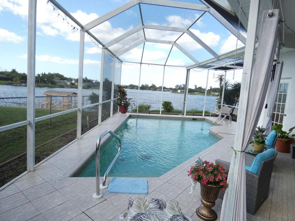 Single Family Residence at 7655 VIENNA LN, PORT RICHEY, photo 2 of 44