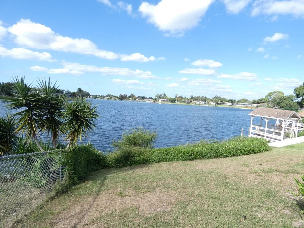 Single Family Residence at 7655 VIENNA LN, PORT RICHEY, photo 3 of 44
