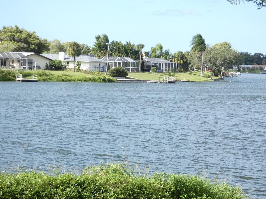 Single Family Residence at 7655 VIENNA LN, PORT RICHEY, photo 4 of 44