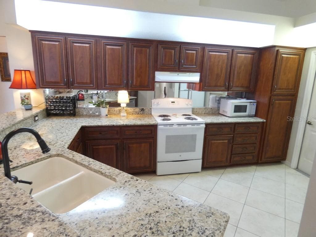Single Family Residence at 7655 VIENNA LN, PORT RICHEY, photo 6 of 44