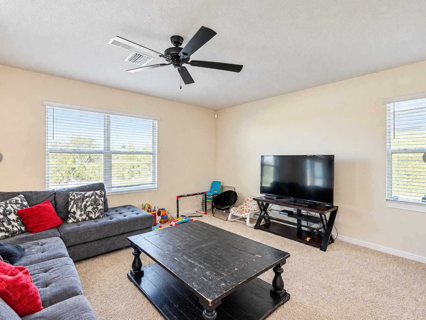 Single Family Residence at 10940 TRAILING VINE DRIVE, TAMPA, photo 5 of 19