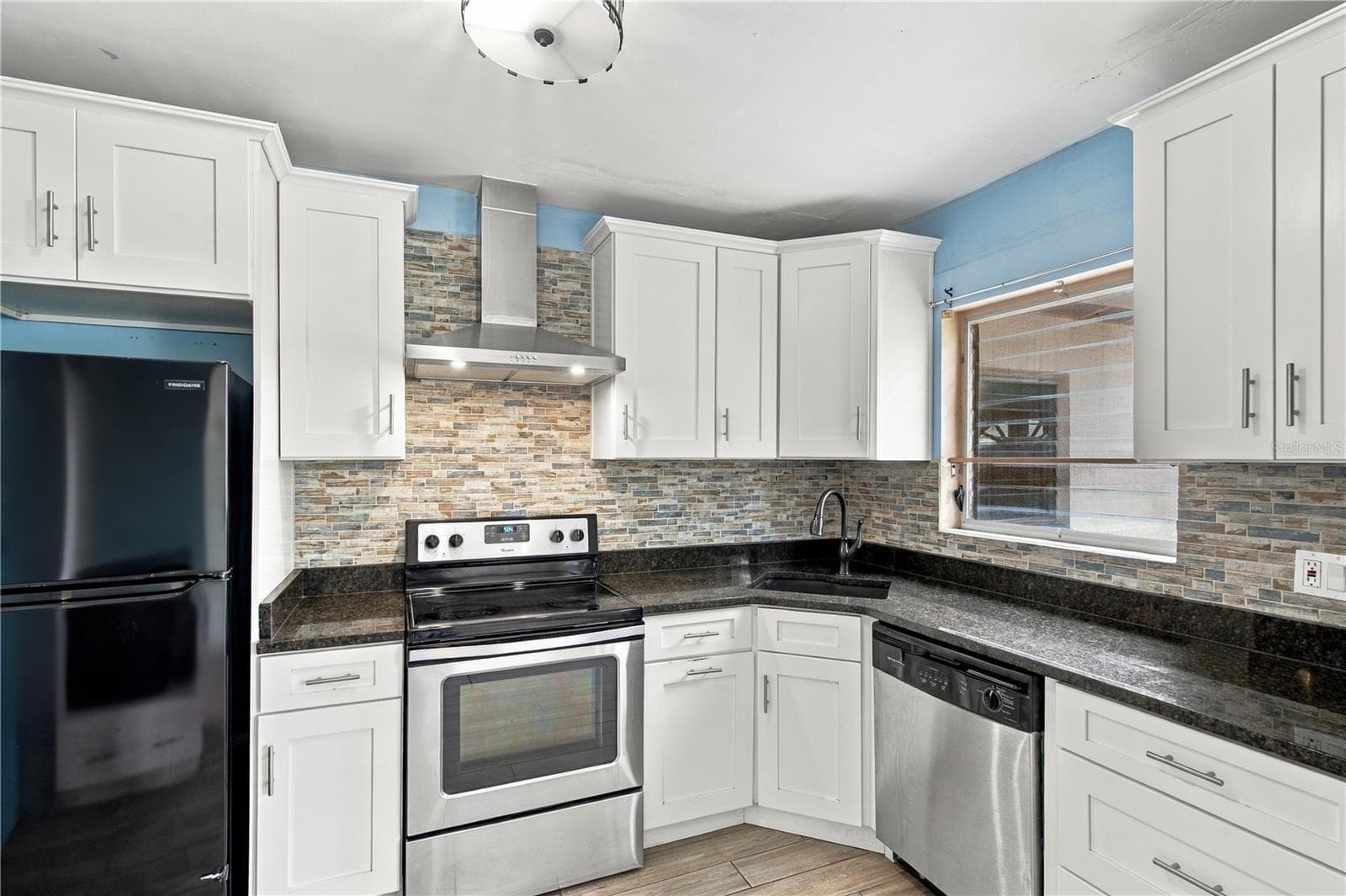 Single Family Residence at 1519 RIDGE AVE, HOLLY HILL, photo 12 of 47