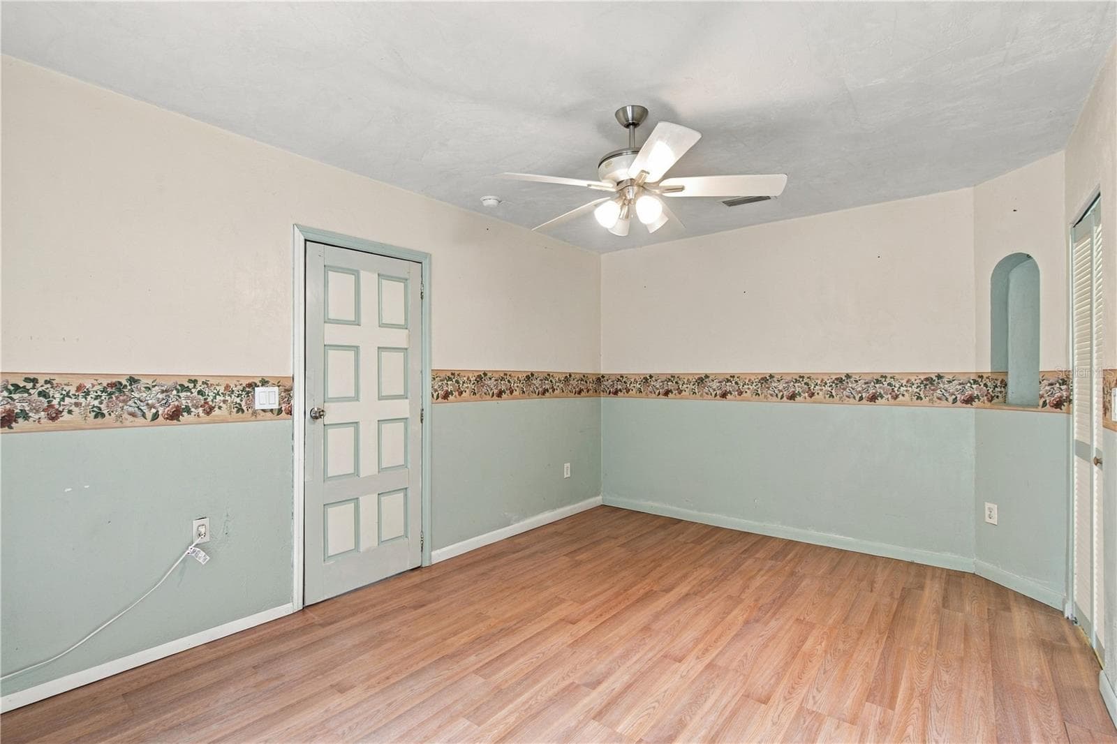 Single Family Residence at 1519 RIDGE AVE, HOLLY HILL, photo 28 of 47