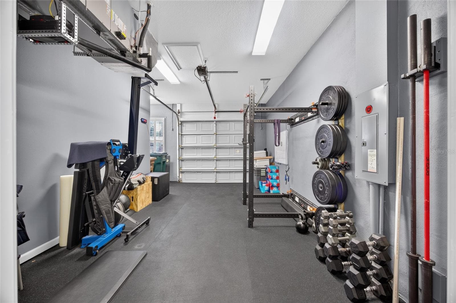 Oversized one-car garage built-out as a gym. - 417 SE 10TH ST, OCALA