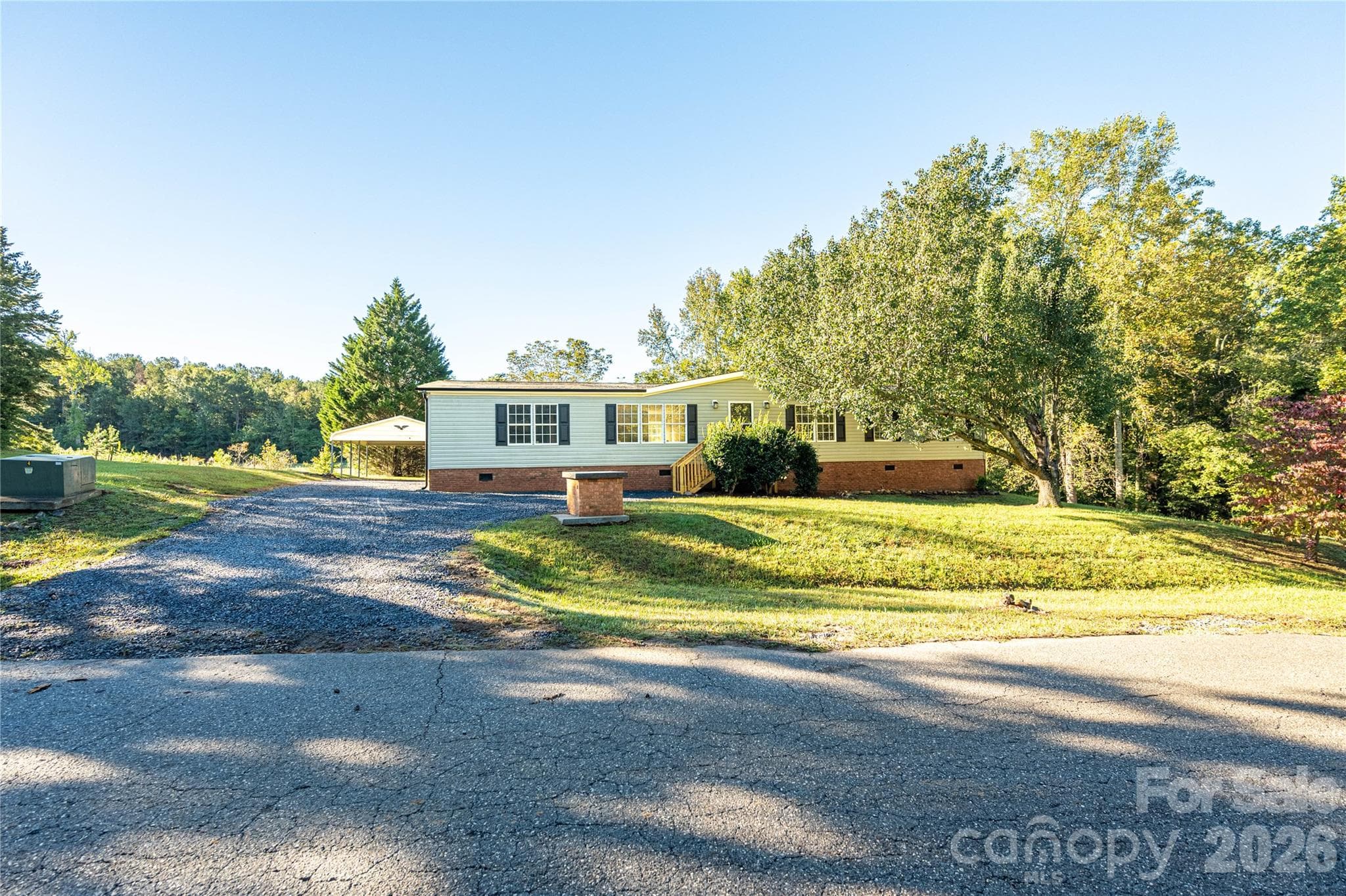 Single Family Residence at 5047 Longbow Pointe, Kings Mountain, photo 2 of 46