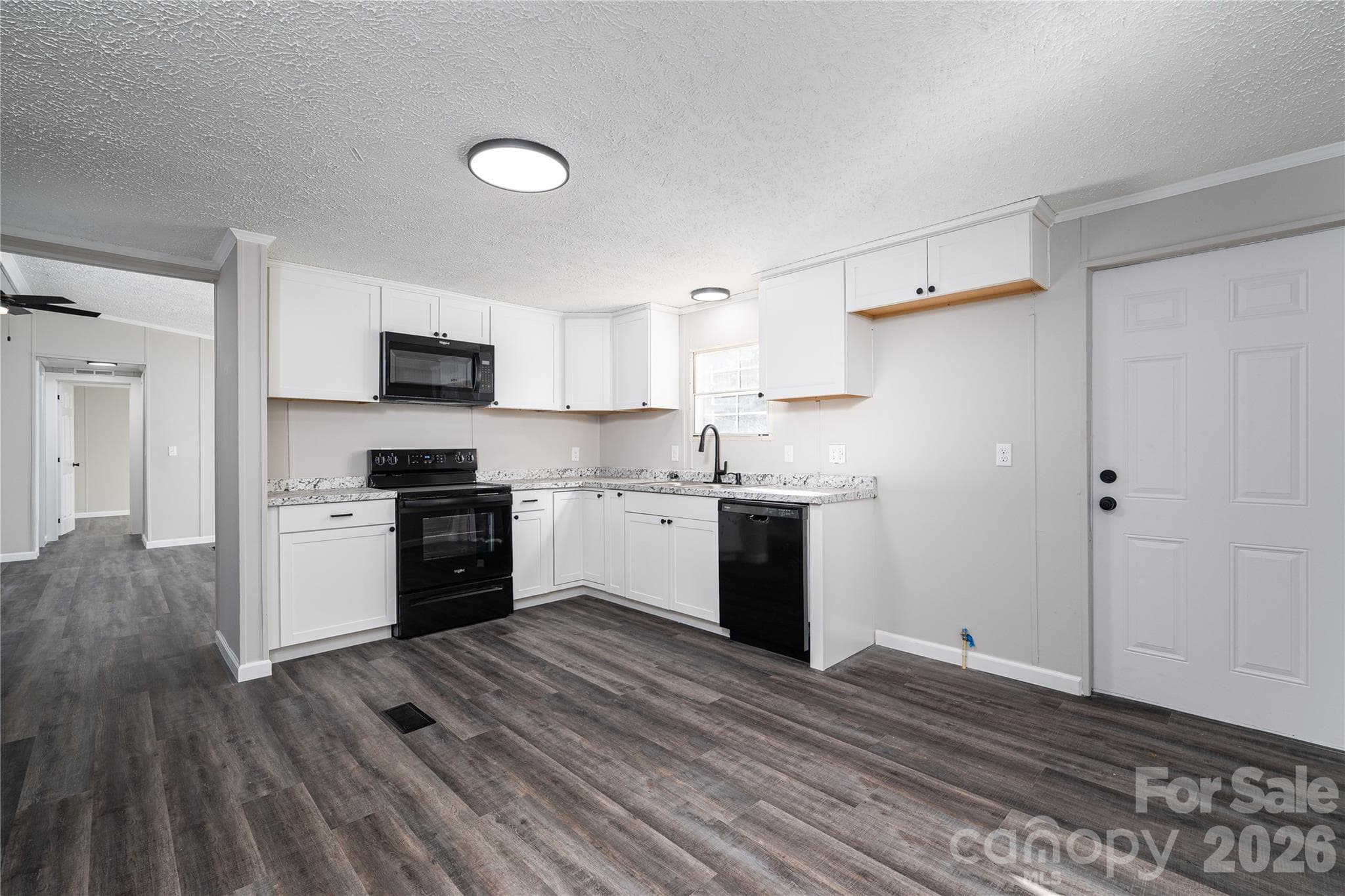 Kitchen door leads to back deck - 5047 Longbow Pointe, Kings Mountain