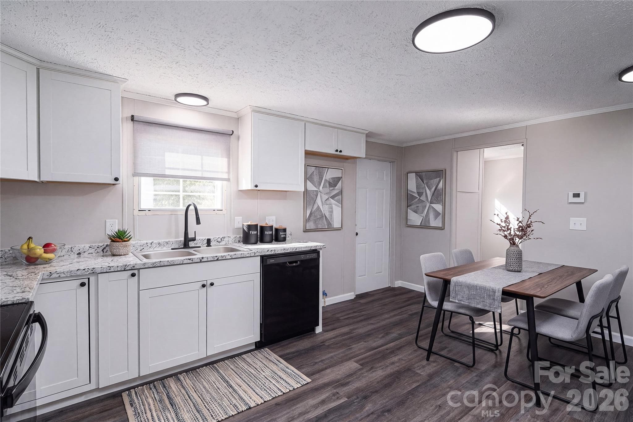 Virtually staged kitchen with eat-in dining - 5047 Longbow Pointe, Kings Mountain