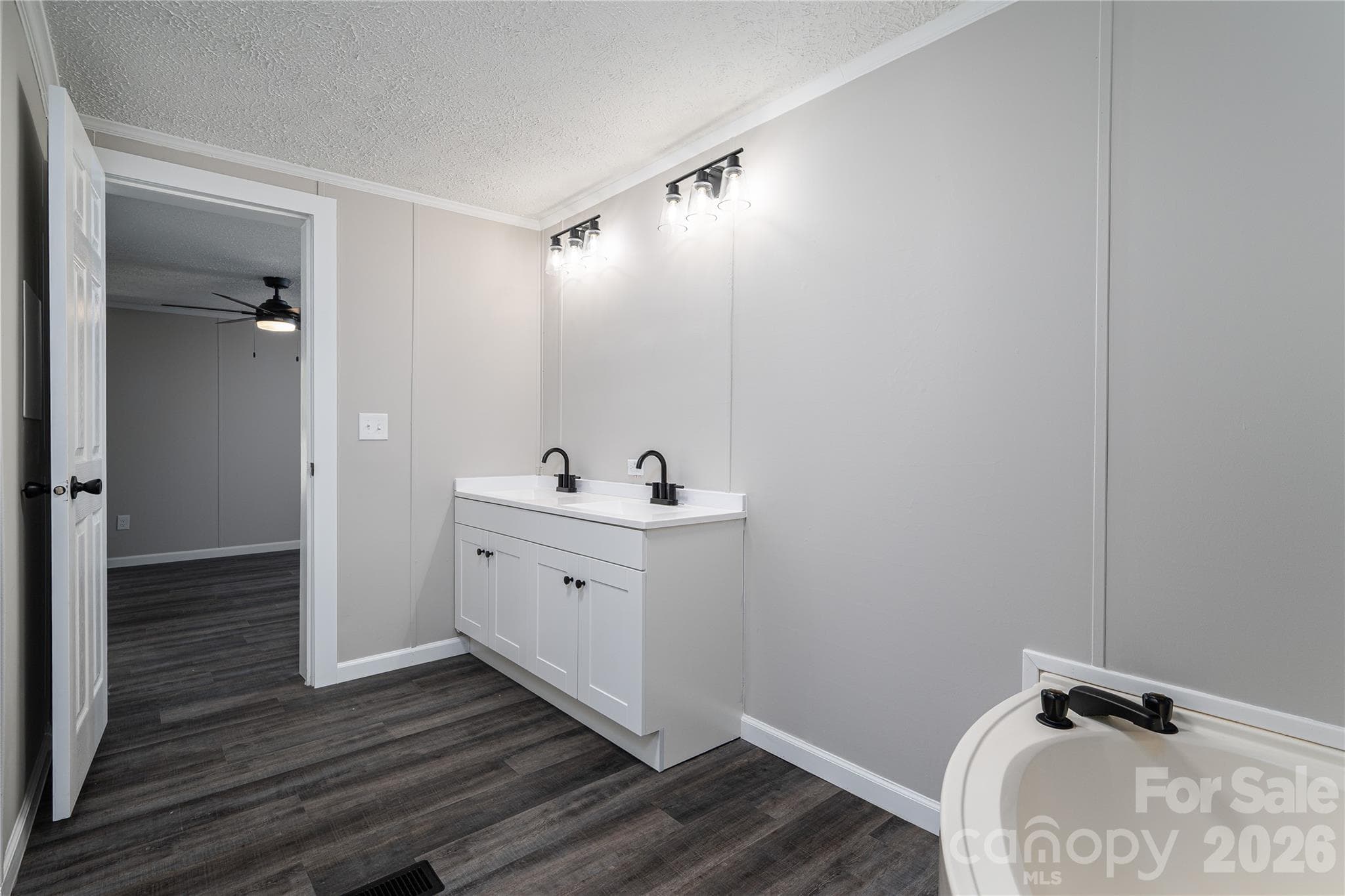 Primary Bathroom - 5047 Longbow Pointe, Kings Mountain