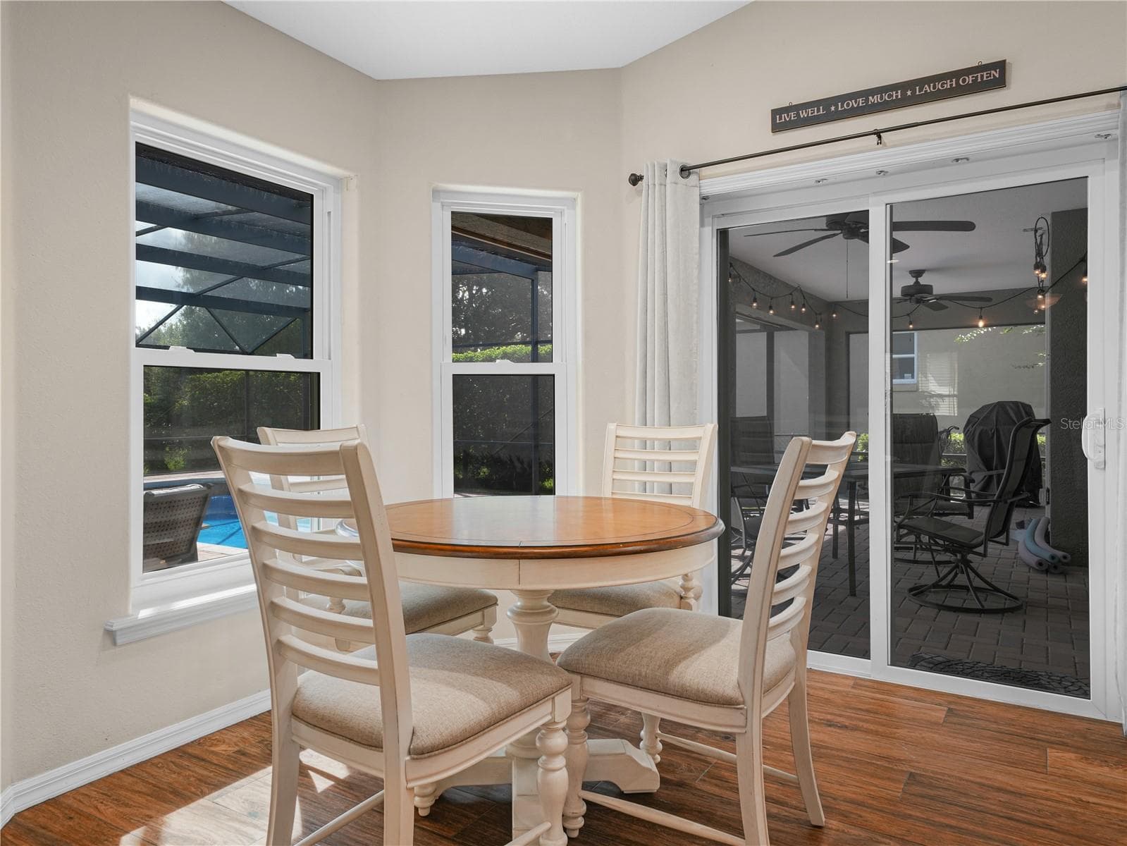 Eating area in kitchen overlooks pool and back yard for morning time together with the family - 5868 HIGH RIDGE LOOP, LAKELAND