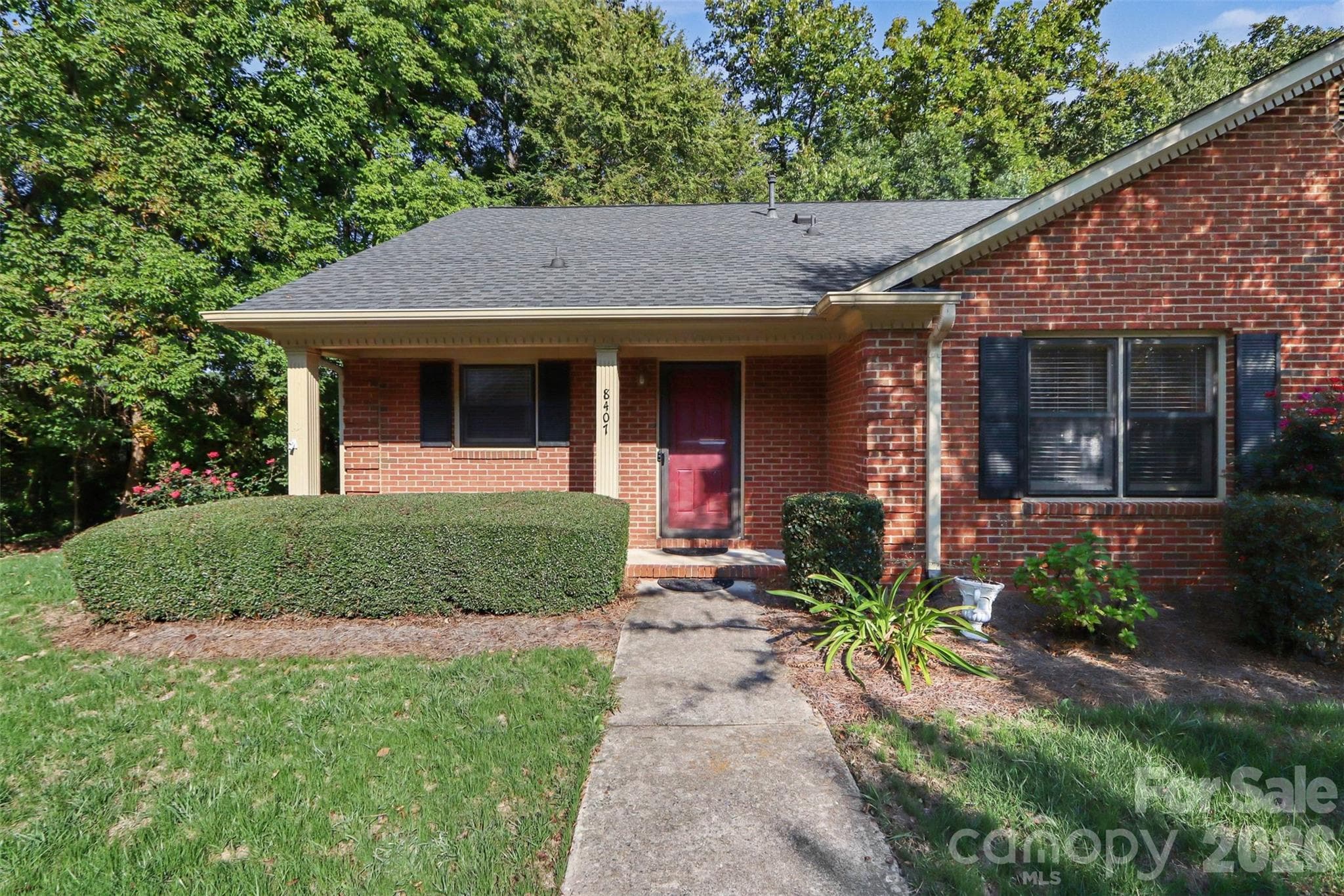 Townhouse at 8407 Coulwood Oak Lane, Charlotte, photo 2 of 24