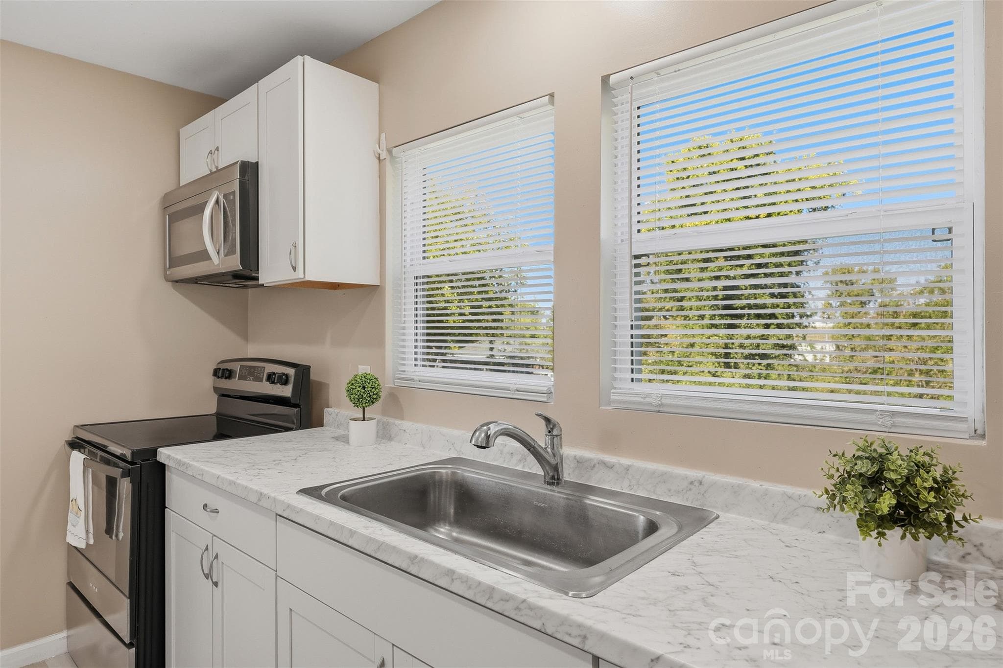 Single Family Residence at 2996 1st Avenue NW, Hickory, photo 10 of 38