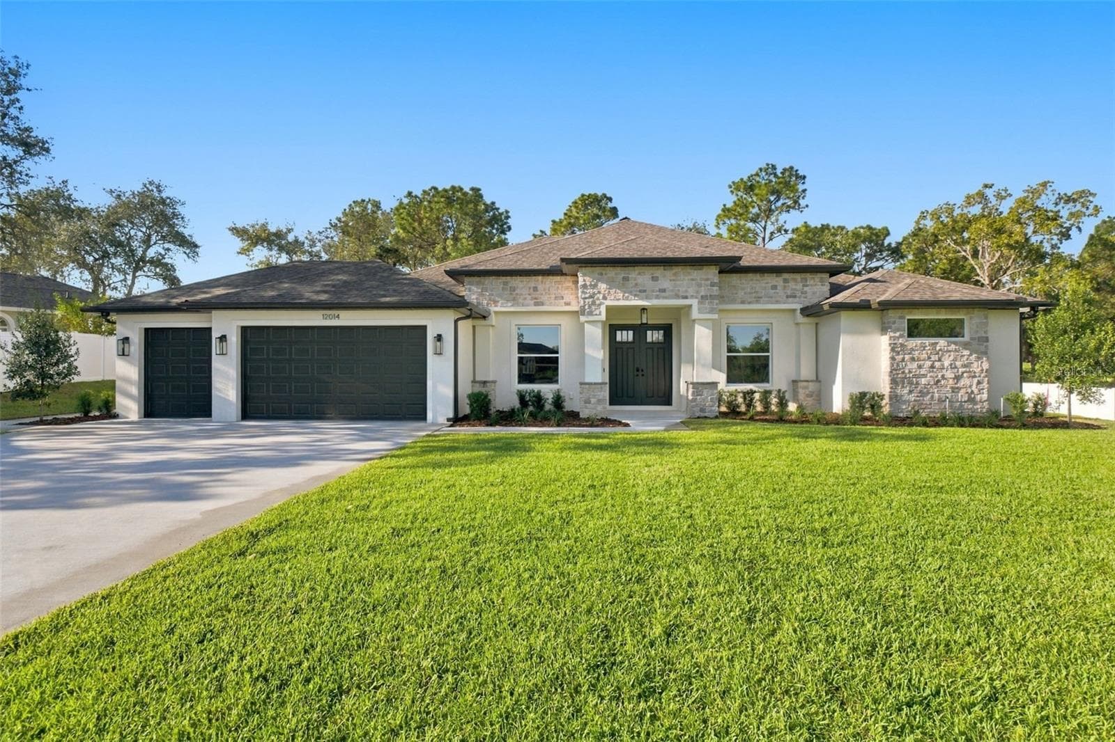 3 car garage 1/2 acre - 12014 SAPPHIRE DR, SPRING HILL