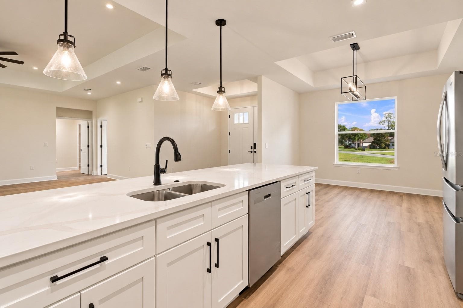 kitchen island - 12014 SAPPHIRE DR, SPRING HILL