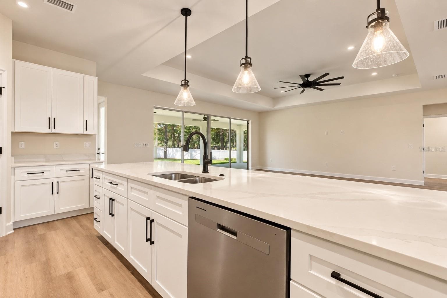 kitchen island - 12014 SAPPHIRE DR, SPRING HILL