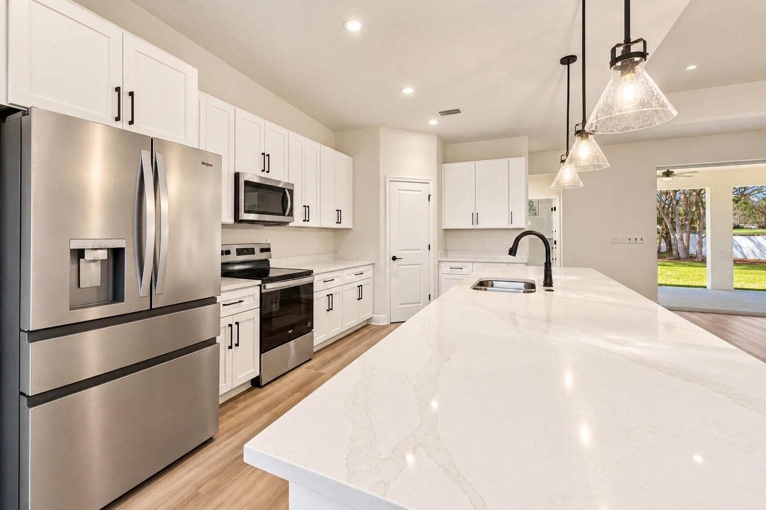 large kitchen - 12014 SAPPHIRE DR, SPRING HILL