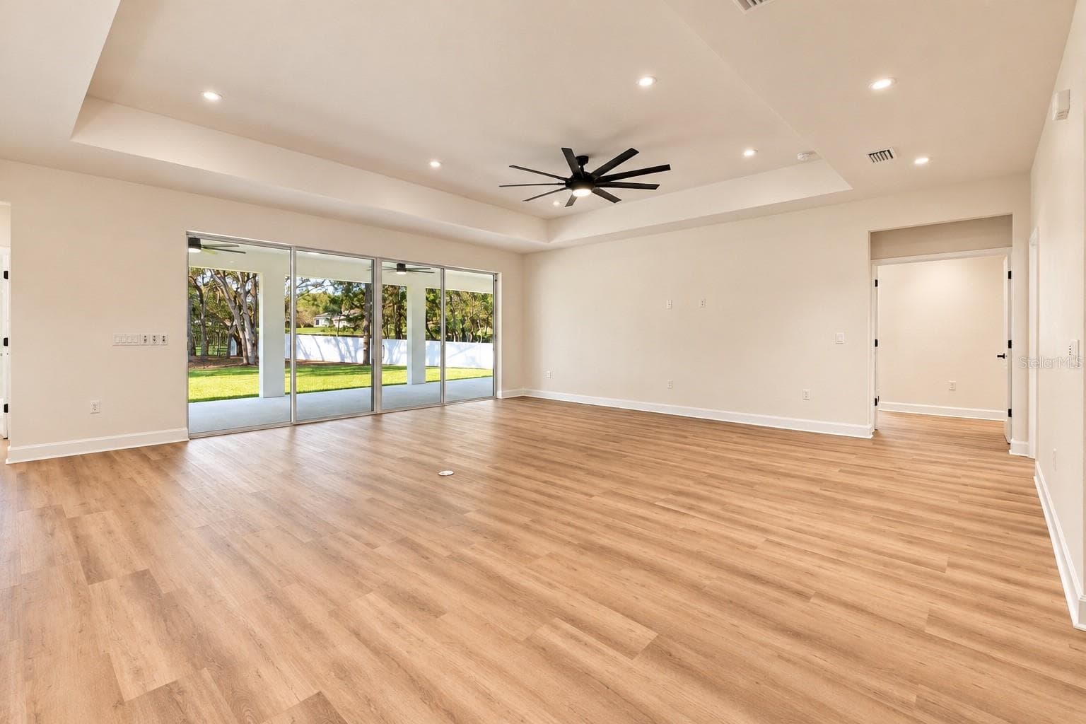 huge family room - 12014 SAPPHIRE DR, SPRING HILL