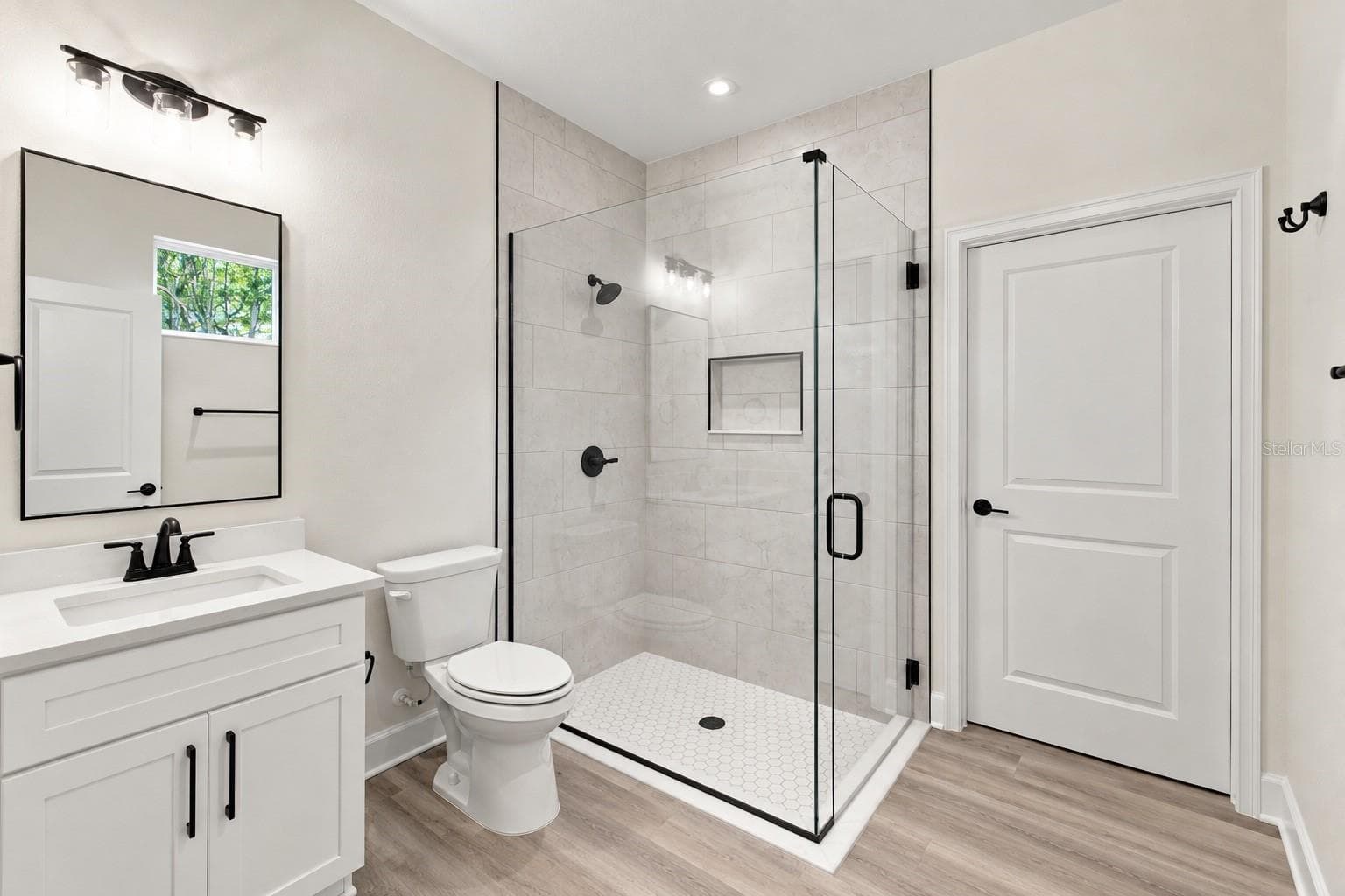 mini suite bathroom - 12014 SAPPHIRE DR, SPRING HILL