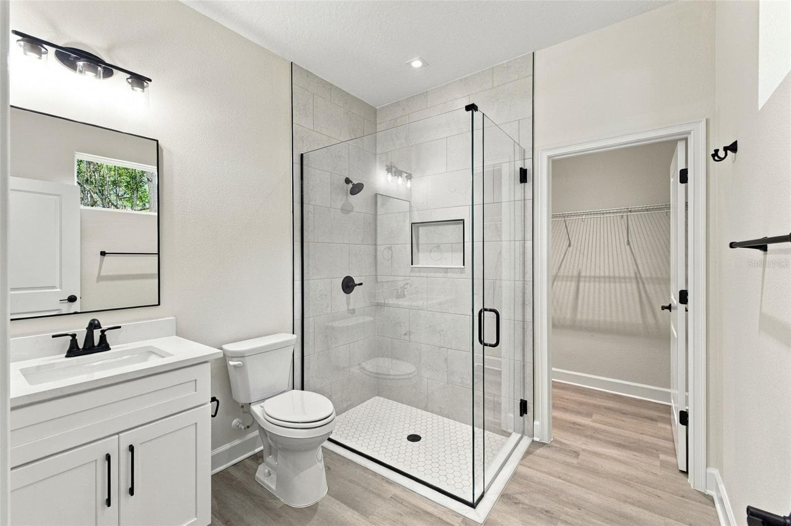 mini suite bathroom - 12014 SAPPHIRE DR, SPRING HILL