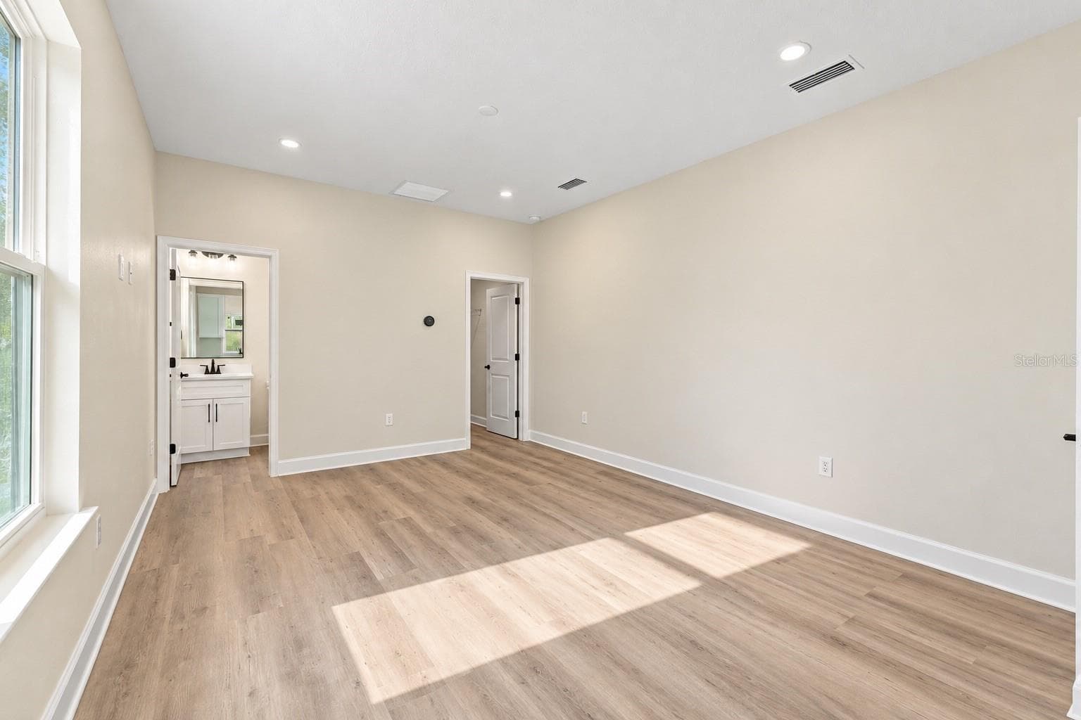 full suite - 12014 SAPPHIRE DR, SPRING HILL