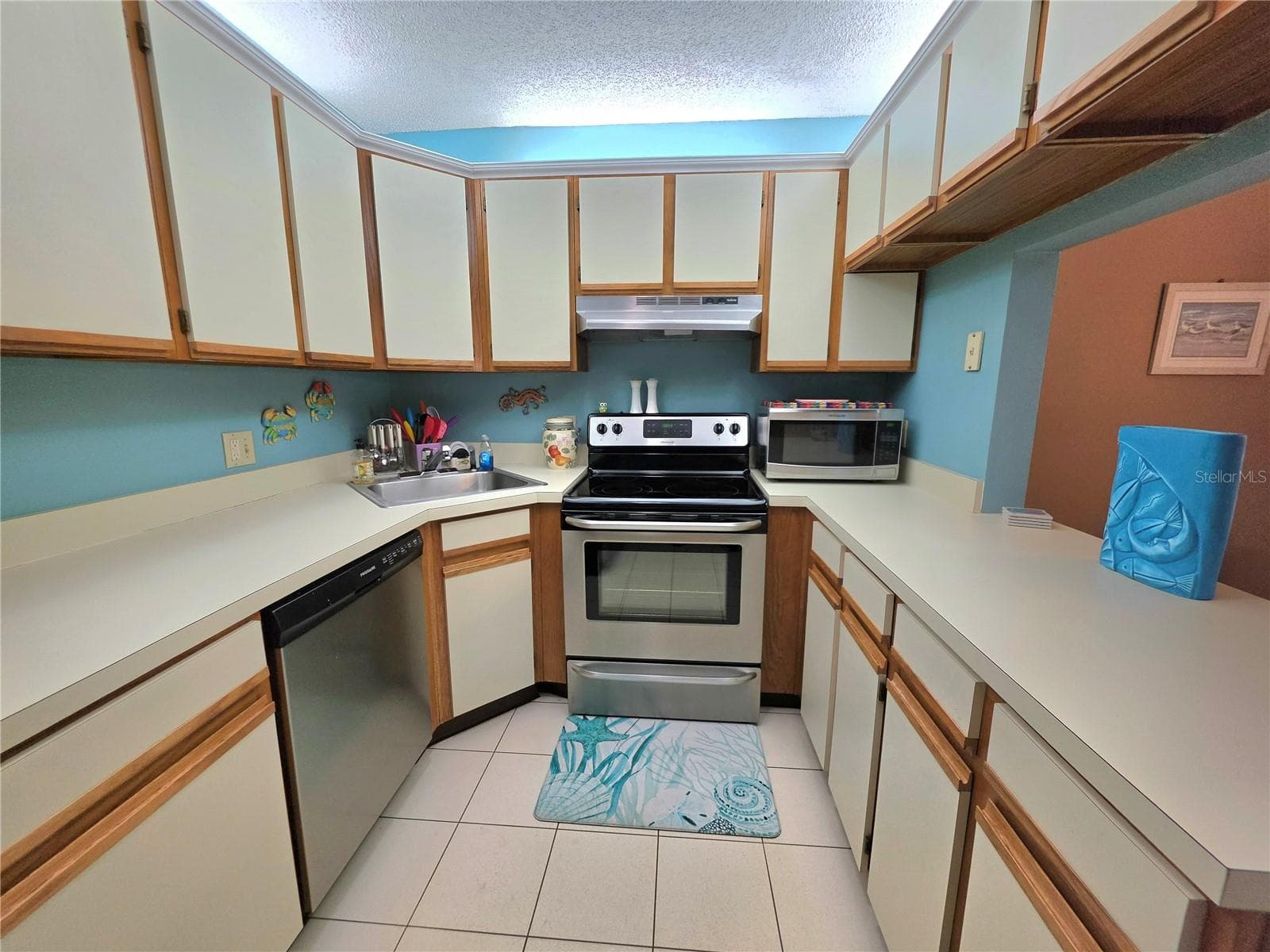Condominium at 12218 FOX CHASE DR #C2, HUDSON, photo 5 of 19