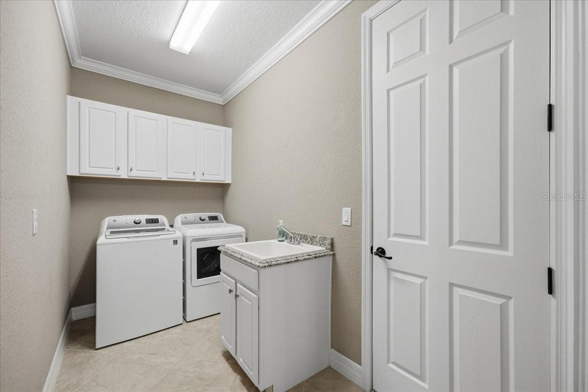 Single Family Residence at 17459 HICKOK BELT LOOP, BRADENTON, photo 10 of 93