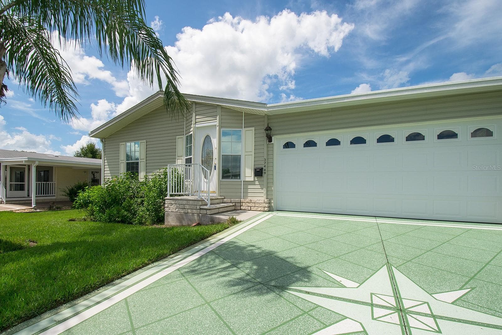 Great location! - 37449 GILL AVE, ZEPHYRHILLS
