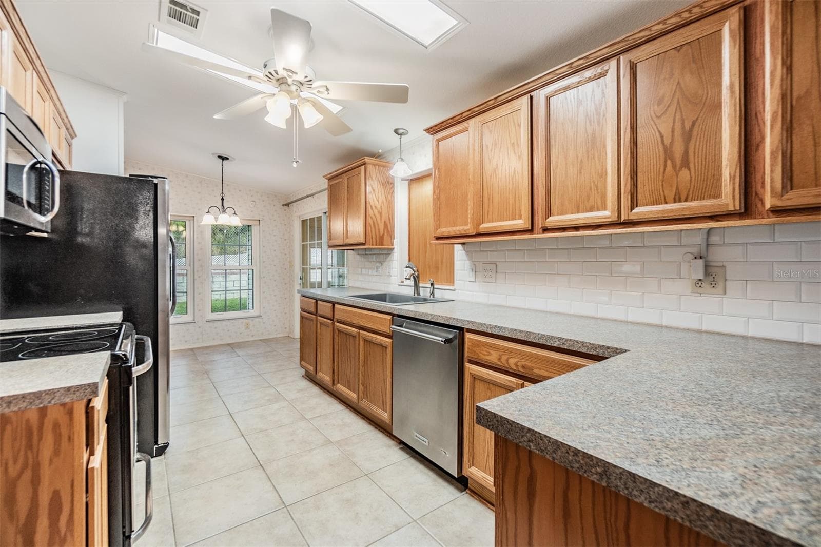 Manufactured Home at 37449 GILL AVE, ZEPHYRHILLS, photo 33 of 63