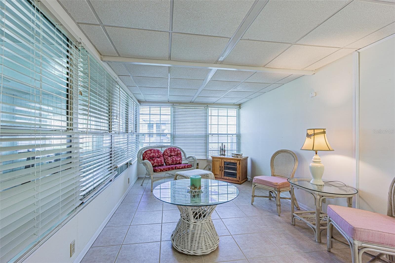 Enclosed Florida room with double pane windows - 37449 GILL AVE, ZEPHYRHILLS