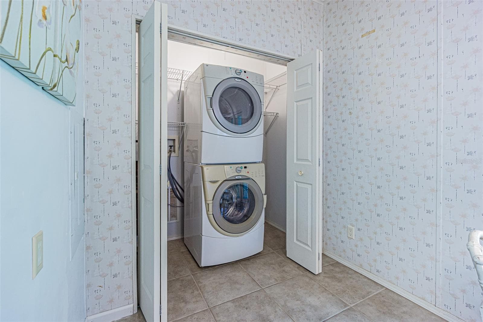 Stackable washer and dryer can be side by side - 37449 GILL AVE, ZEPHYRHILLS