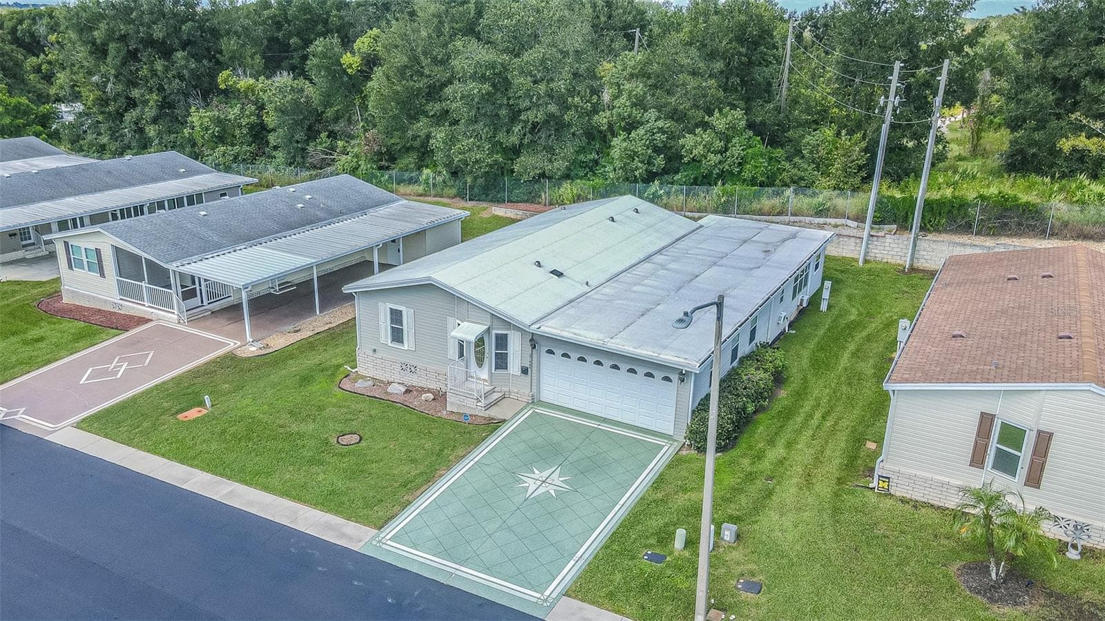 No rear neighbors! - 37449 GILL AVE, ZEPHYRHILLS
