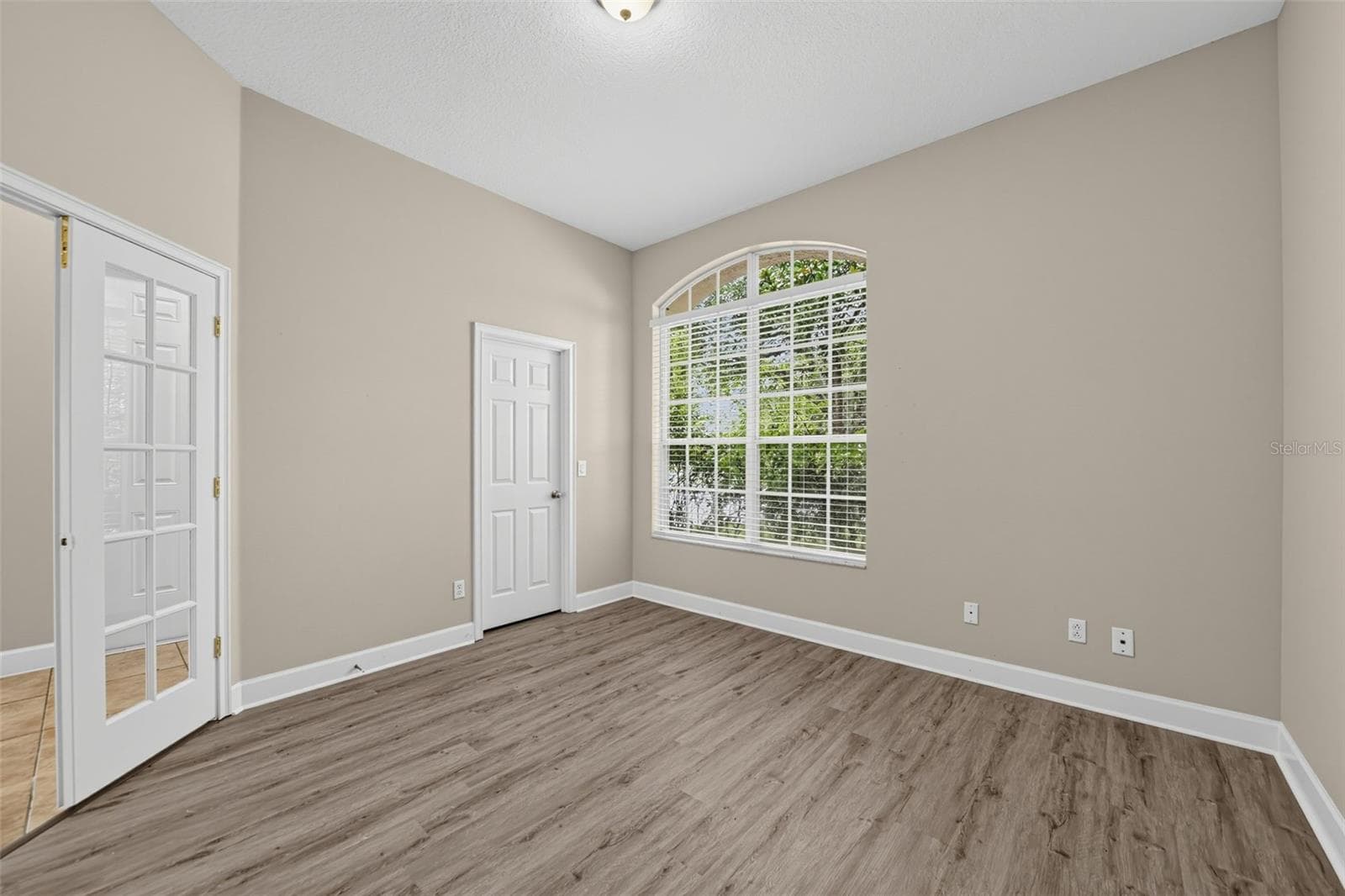 Single Family Residence at 726 REGINA CIR, OAKLAND, photo 7 of 36