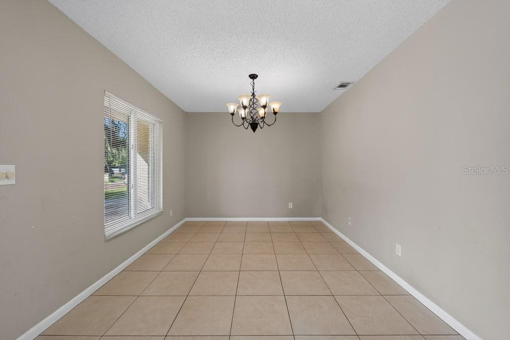 Single Family Residence at 518 WYNNWOOD DR, BRANDON, photo 4 of 64