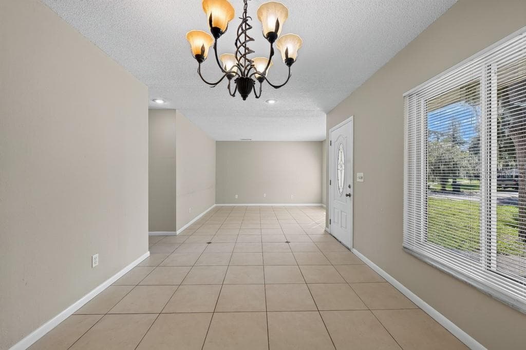 Single Family Residence at 518 WYNNWOOD DR, BRANDON, photo 6 of 64
