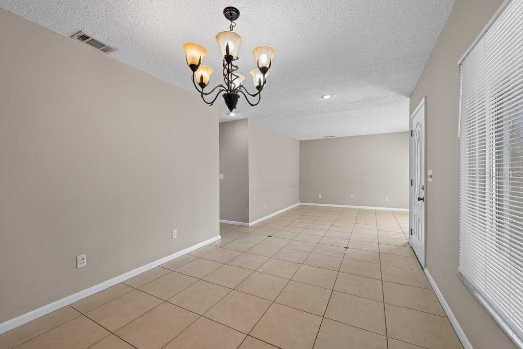 Single Family Residence at 518 WYNNWOOD DR, BRANDON, photo 7 of 64
