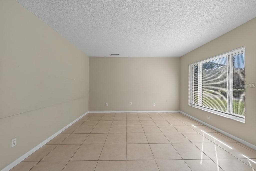 Single Family Residence at 518 WYNNWOOD DR, BRANDON, photo 9 of 64
